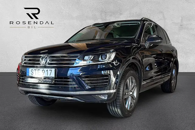Volkswagen Touareg 3.0 V6 TDI 4Motion R-Line B-Kamera 2-ägare Besiktigad