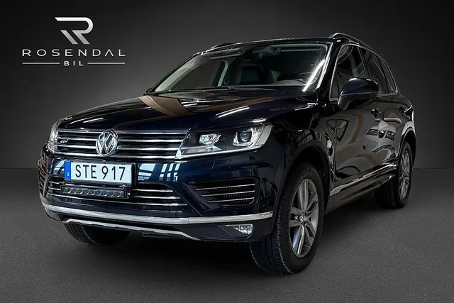 Volkswagen Touareg 3.0 V6 TDI 4Motion R-Line B-Kamera 2-ägare Besiktigad